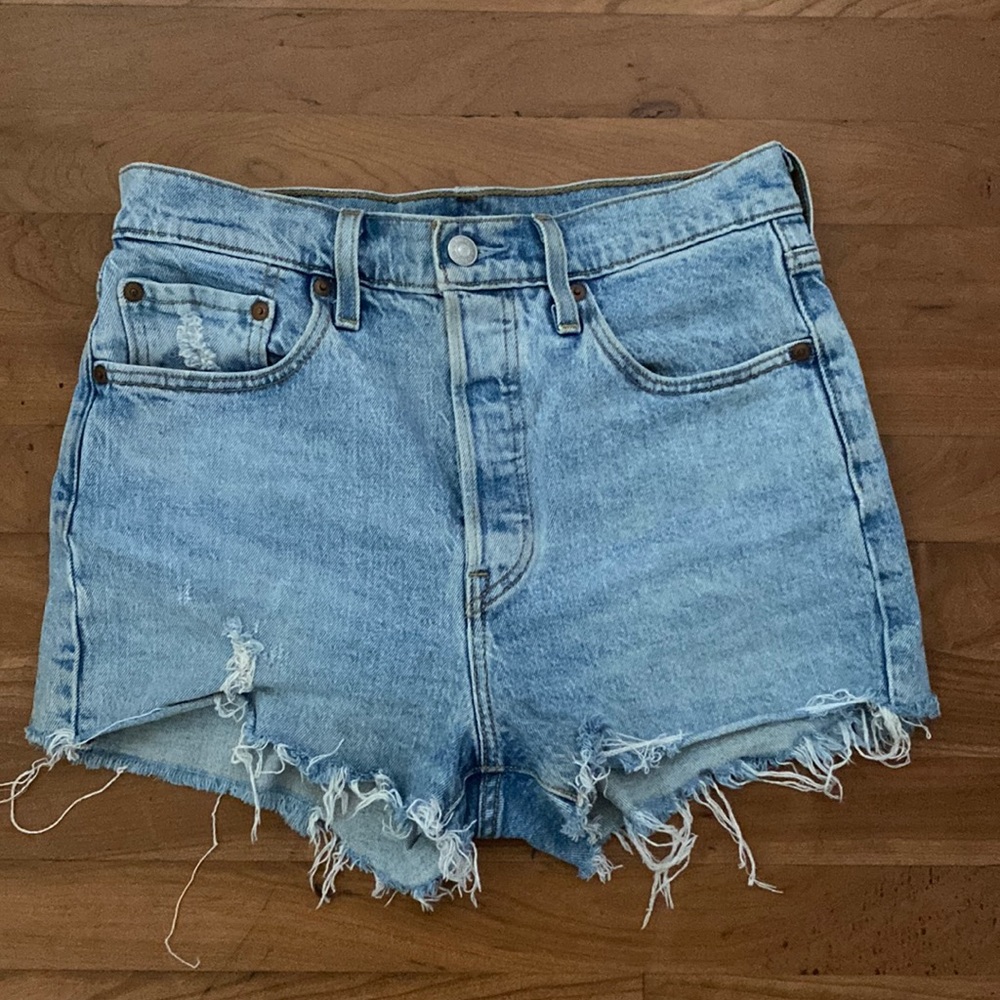 Levis 501 Shorts size 28